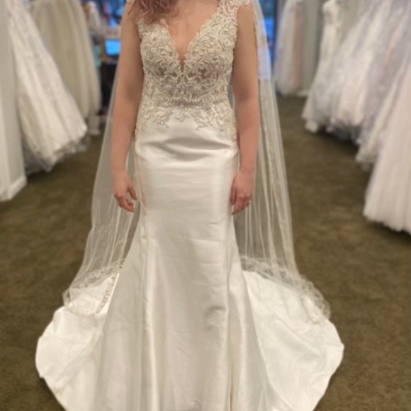 New Maggie Sottero Janelle Bridal Gown, Wedding 8 - Picture 2 of 9